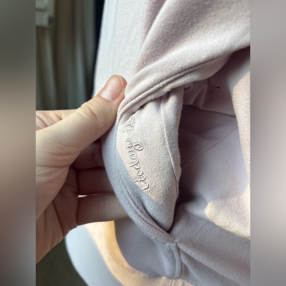 Lululemon Go Forward Pullover
Porcelain Pink size 6 - Picture 8 of 9